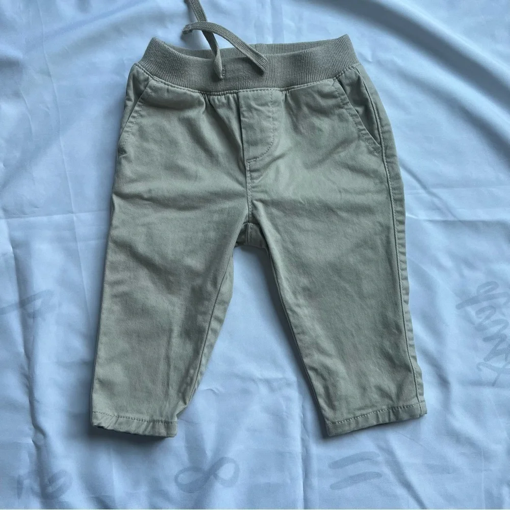 Baby Gap Pull on Khakis in Size 6-12 Months